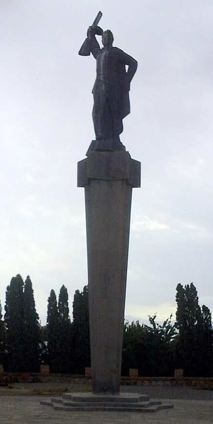 с. Геташен. Памятник советским воинам. 