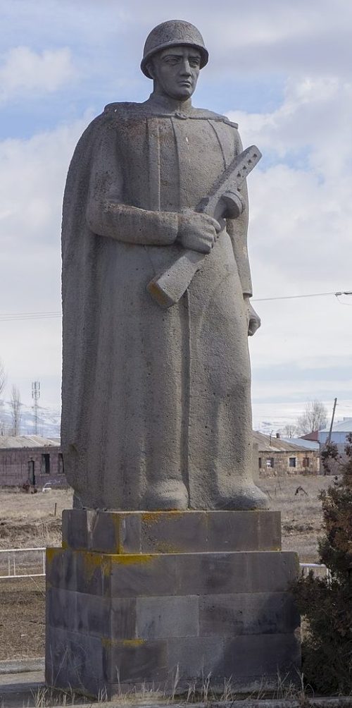 с. Аревик. Памятник советским воинам, погибшим в годы войны.