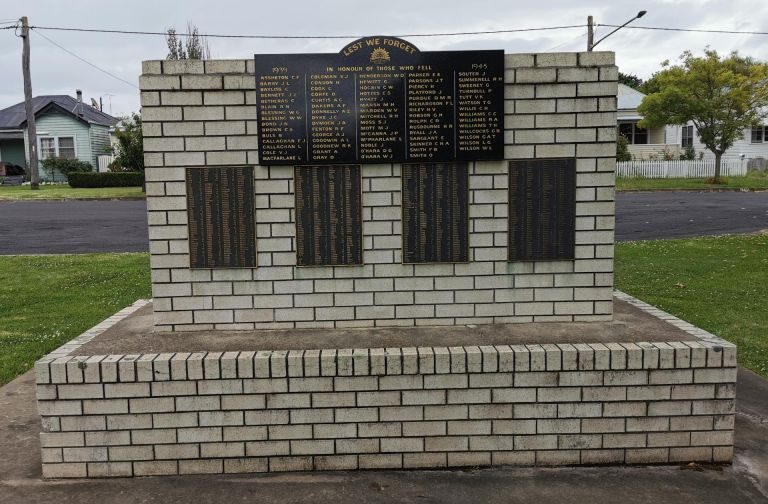 г. Глен-Иннес. Мемориал Второй мировой войны.