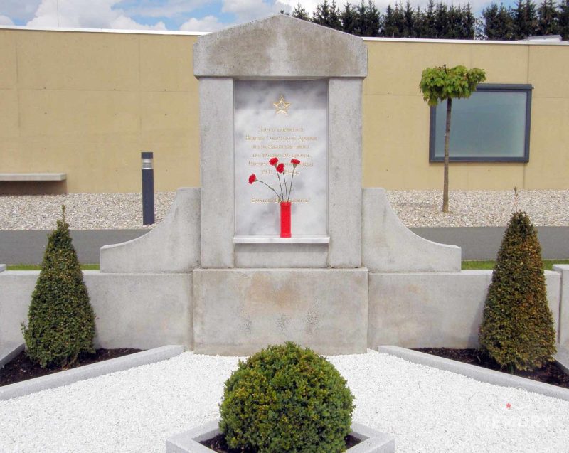 Фойтсберг. Братская могила советских военнопленных и остарбайтеров, где похоронено 2000 человек, в т.ч. 21 известных.