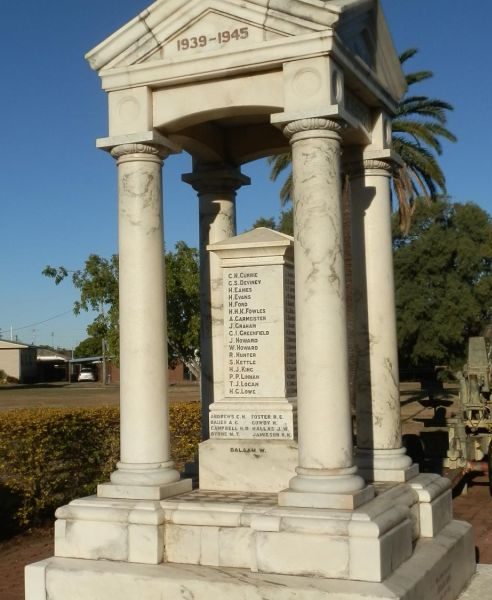 г. Гаттон. Мемориал Плачущей Матери.