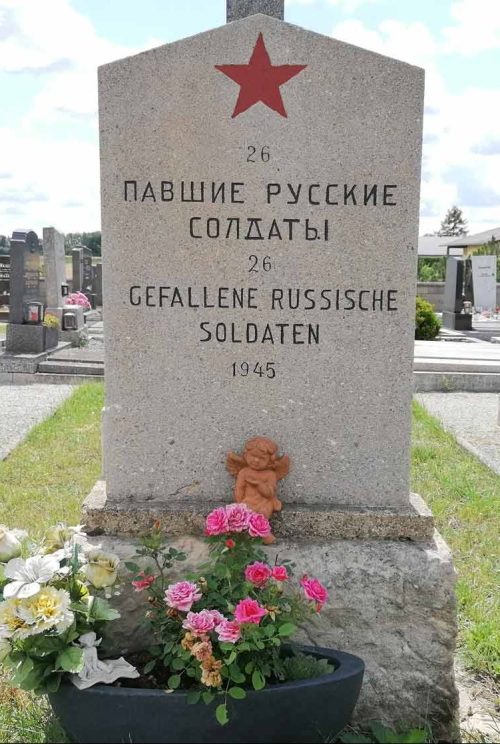 Вайкендорф. Братская могила на общинном кладбище.