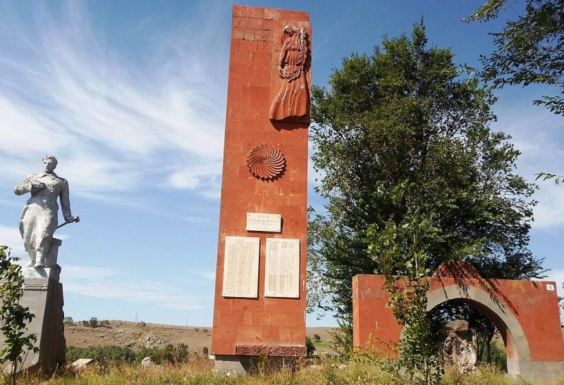 с. Бениамин. Памятник советским воинам.