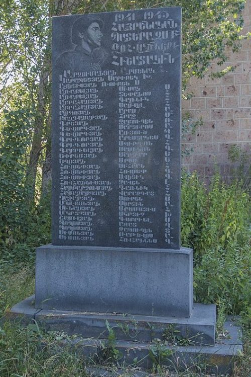 с. Гарибджанян. Памятник погибшим землякам.