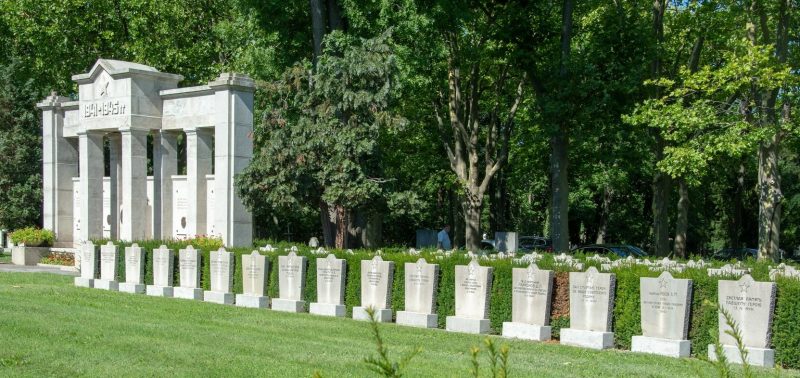 Индивидуальные могилы.