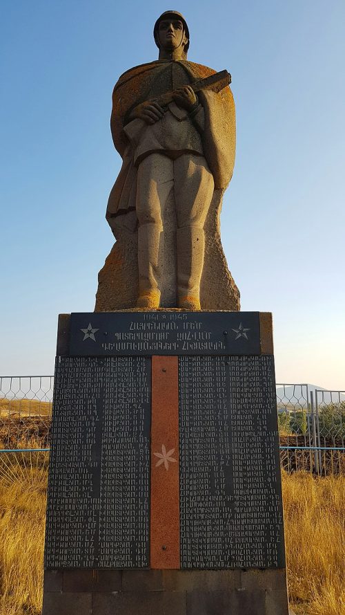 с. Гегамаван. Памятник воинам-односельчанам.