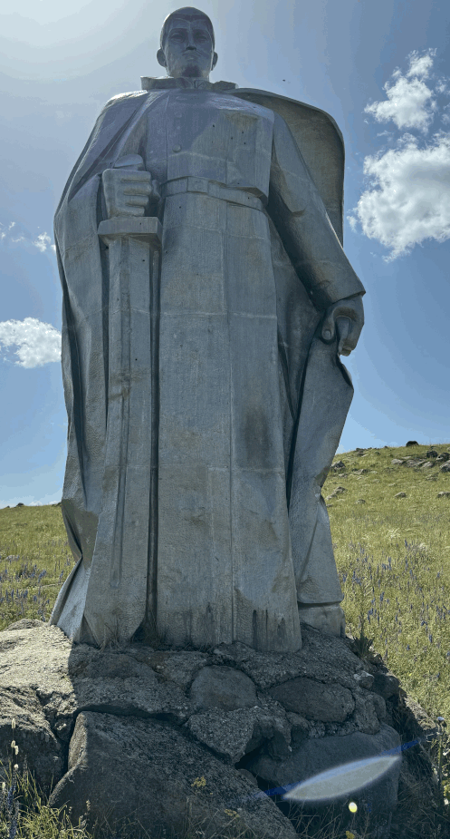 г. Маралик. Памятник советским воинам, погибшим в годы войны. 