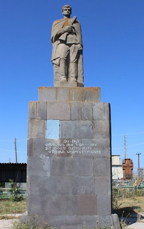 с. Лчашен. Памятник советским воинам, погибшим в годы войны.