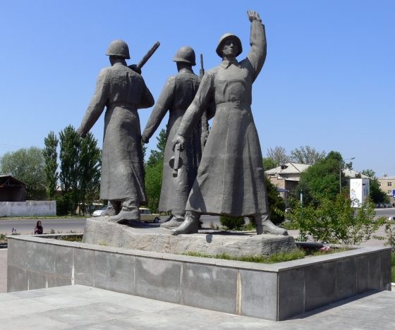 г. Той-Тепе. Памятник советским воинам, снесенный в 2010 году.