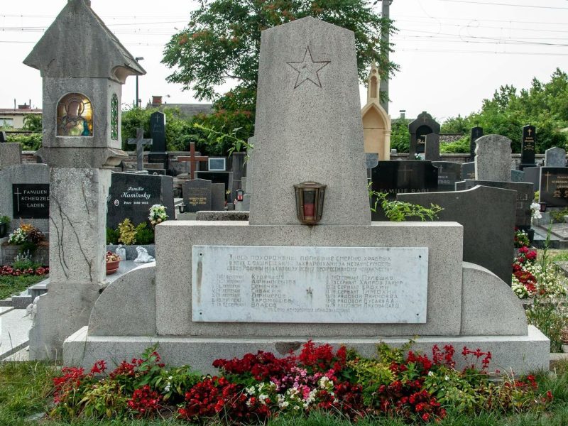 Гумпольдскирхен. Братская могила на общинном кладбище.