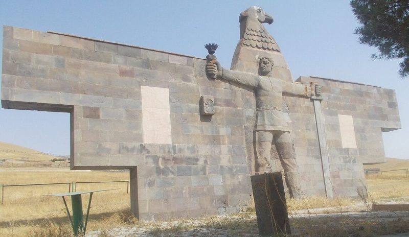 с. Цахкунк. Памятник погибшим землякам.