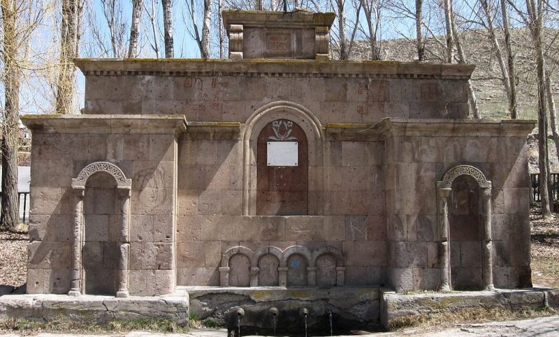 с. Сарнабюр. Памятники погибшим односельчанам.