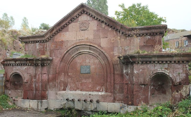 с. Сарнабюр. Памятники погибшим односельчанам.