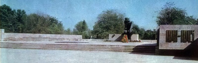 г. Фергана. Снесенный памятник воинам, павшим в боях за освобождение Родины.