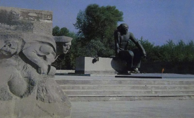 г. Фергана. Снесенный памятник воинам, павшим в боях за освобождение Родины.