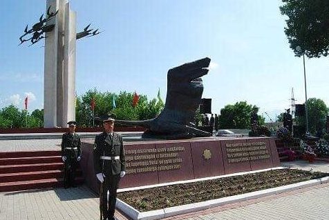 г. Чирчик. Памятник воинам, павшим в годы войны.