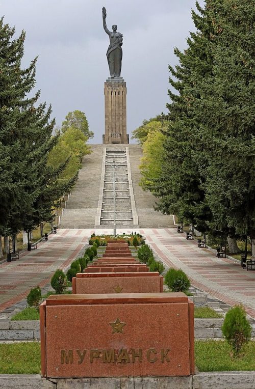 г. Гюмри. Статуя Матери Армении, посвящена 30-летию Победы.