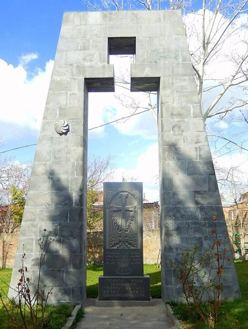 с. Джрвеж. Памятник погибшим землякам.