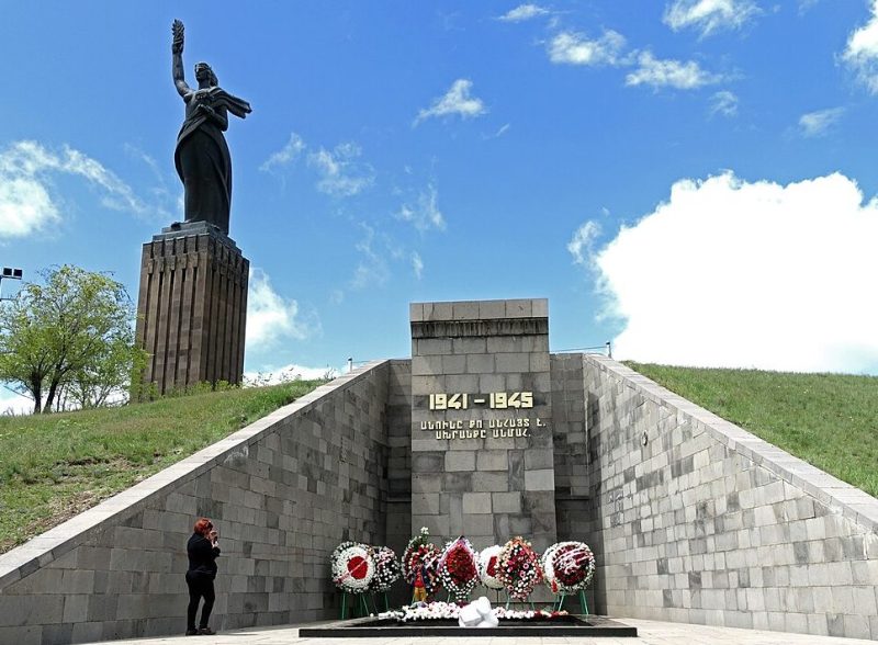 г. Гюмри. Статуя Матери Армении, посвящена 30-летию Победы.