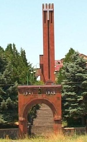 с. Зовуни. Памятник погибшим землякам. 