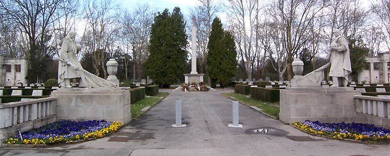 Вход на мемориал. 