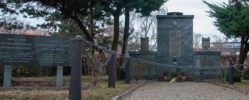 Кремс-Ан-Дер-Донау. Могила погибших 1660 советских воинов в концлагере «Гнайксендорф».