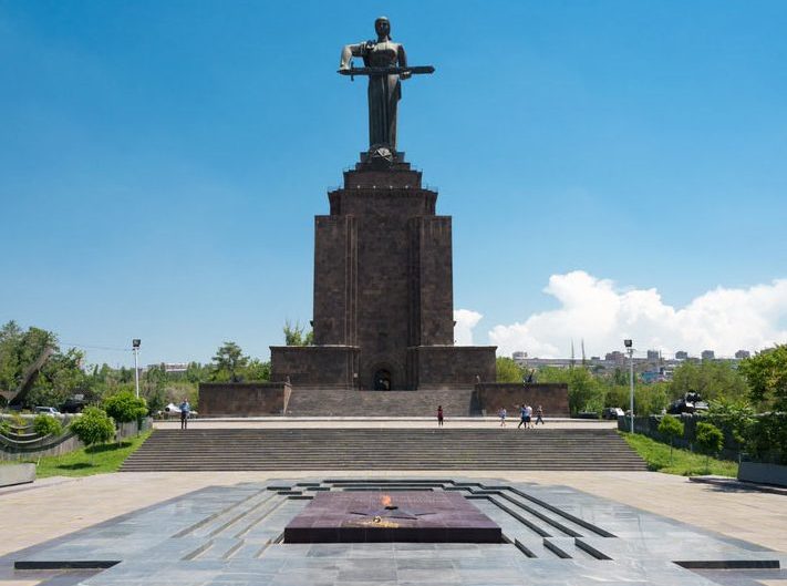 Памятник «Мать Армения».