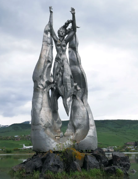 г. Раздан. Памятник, посвящённый 40-летию Победы.