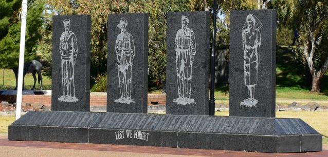 г. Тамворт. Мемориал Второй мировой войны.