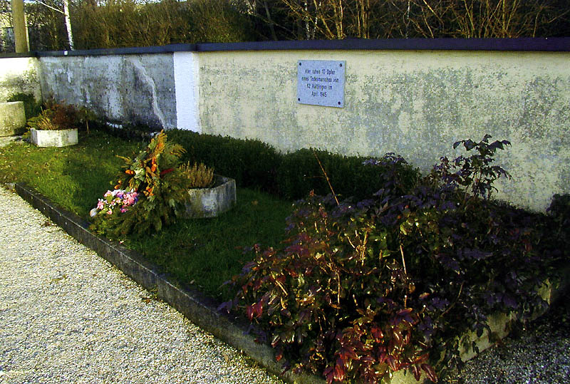 п. Астен. Братская могила остарбайтеров, где похоронено 13 человек.