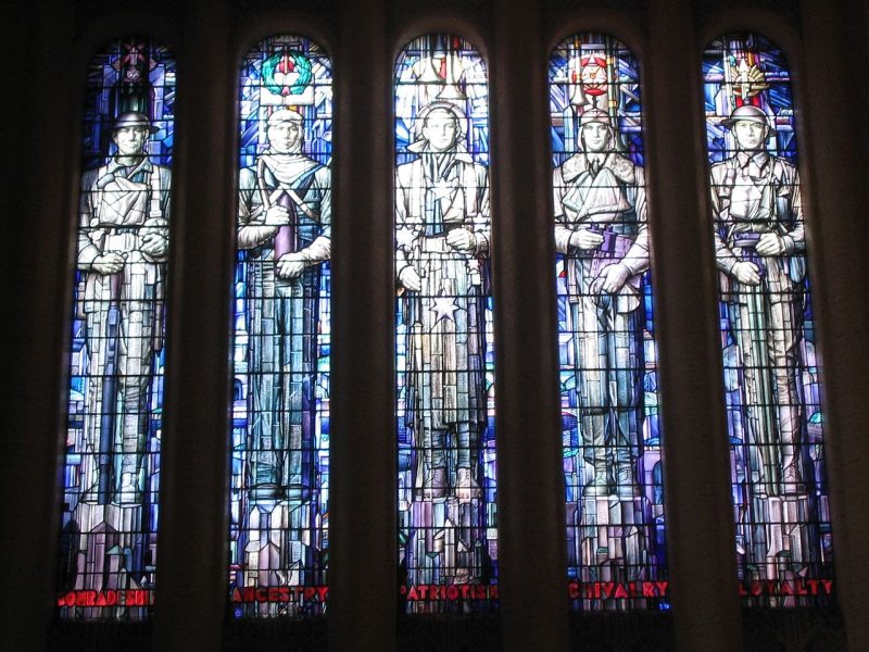 Витражи в Зале Памяти.