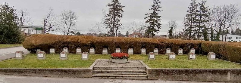 Медлинг. Братские и индивидуальные могилы на общинном кладбище.
