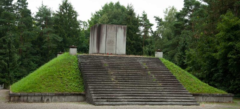 Линц. Братские и индивидуальные могилы на кладбище Святого Мартина, где похоронено 854 советских воинов.