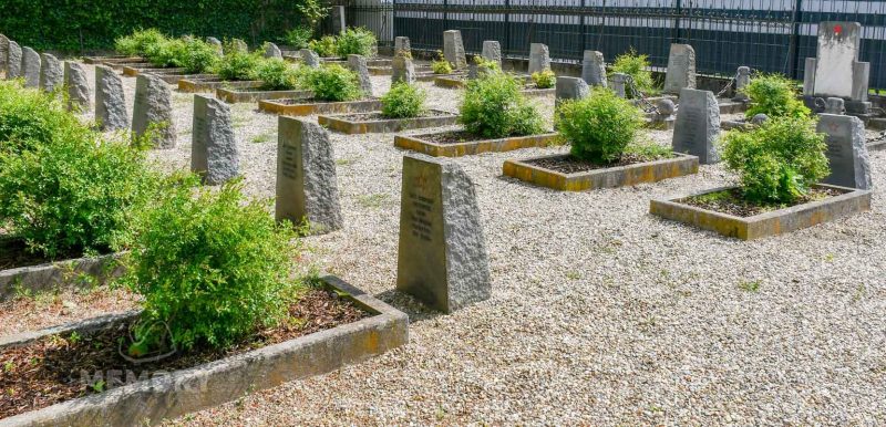 Мельк. Братские и индивидуальные могилы, в которых захоронено 399 советских воинов.