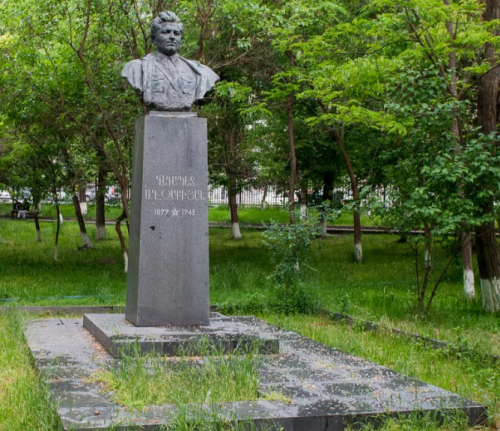 г. Ереван. Могила генерала Степана Закияна.