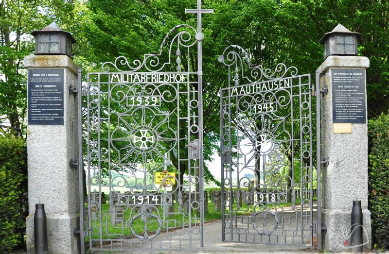 Маутхаузен. Братские могилы узников концлагеря «Маутхаузен» на воинском кладбище.