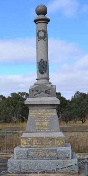 г. Уиклифф. Военный мемориал.