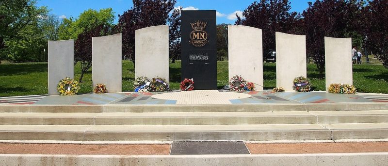 Мемориал Австралийского торгового флота в честь участия в Первой и Второй мировых войнах.