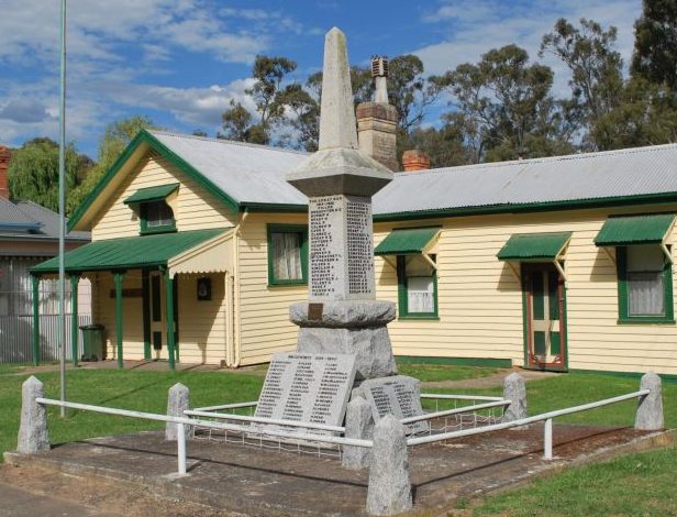 г. Харроу. Военный мемориал.