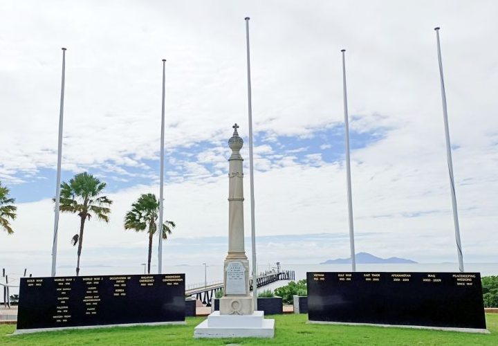 г. Кардуэлл. Военный мемориал.