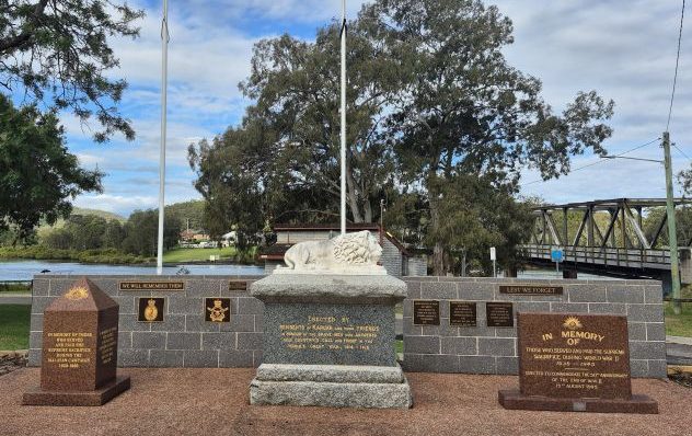 г. Каруа. Военный мемориал города.