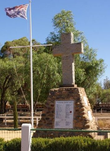 г. Кворн. Военный мемориал.