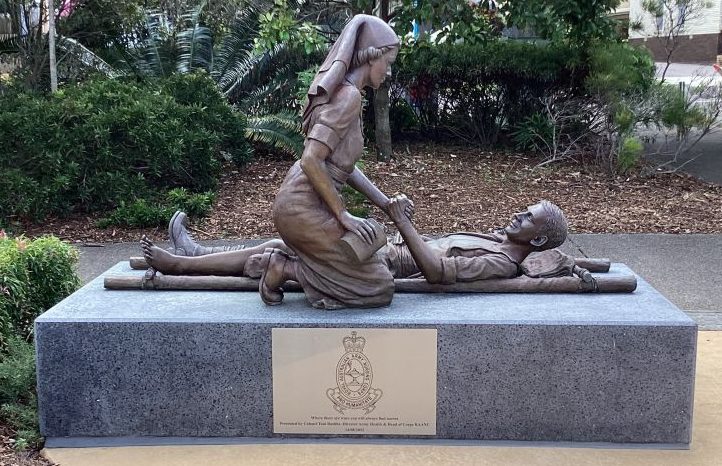 г. Кингс-Бич. Мемориальные статуи Победы на Тихом океане.