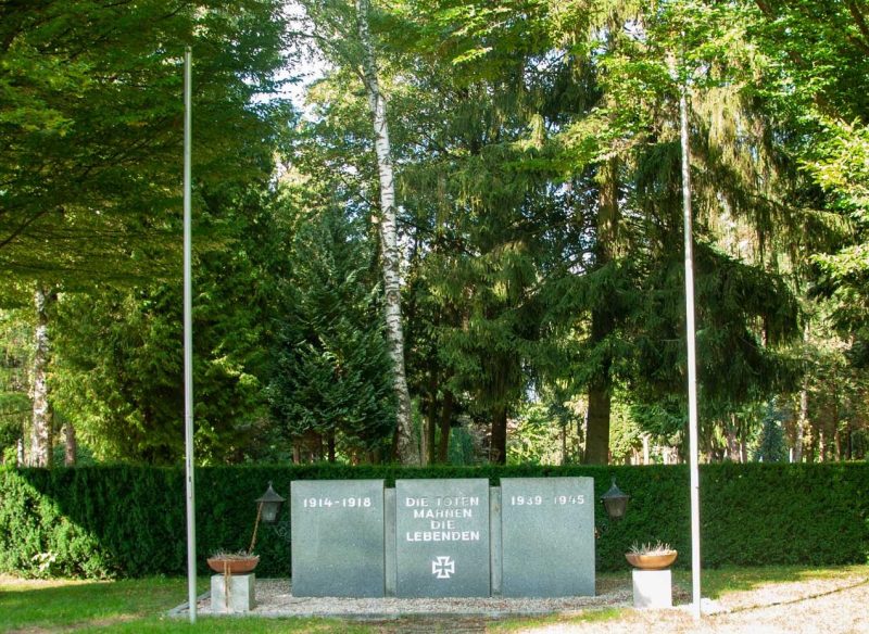 Рид-Им-Иннкрайс. Могилы советских граждан на интернациональном воинском захоронении.