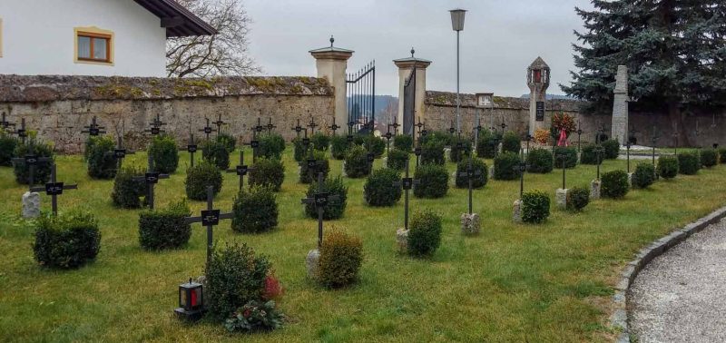 Санкт-Флориан. Братская могила узников на воинском кладбище, погибших при перемещении в концлагерь «Маутхаузен».