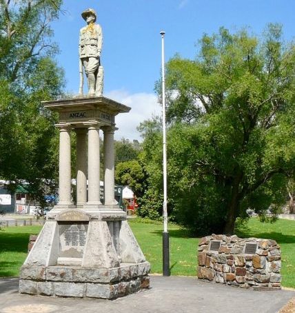 г. Ярра-Джанкшен. Военный мемориал.