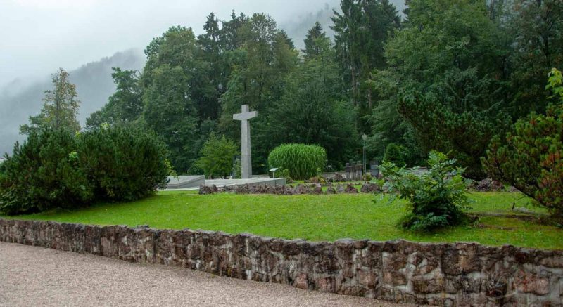 Эбензее. Братские могилы на кладбище концлагеря лагеря «Эбензее».