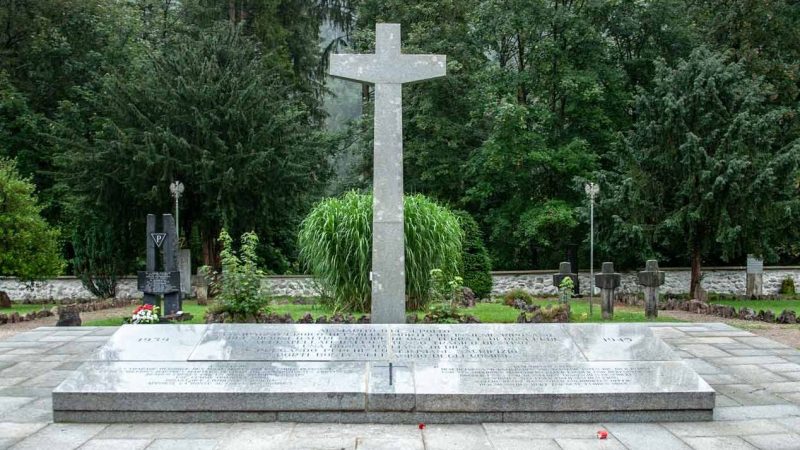 Эбензее. Братские могилы на кладбище концлагеря лагеря «Эбензее».