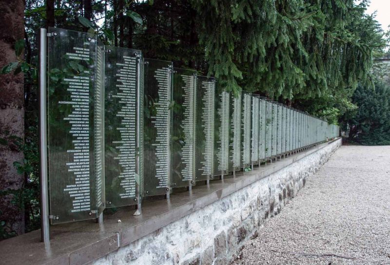 Эбензее. Братские могилы на кладбище концлагеря лагеря «Эбензее».