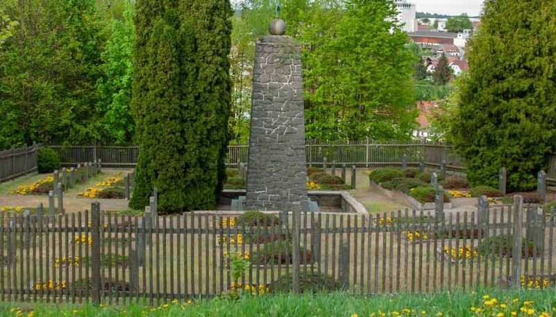 Цветтль. Советское воинское захоронение.